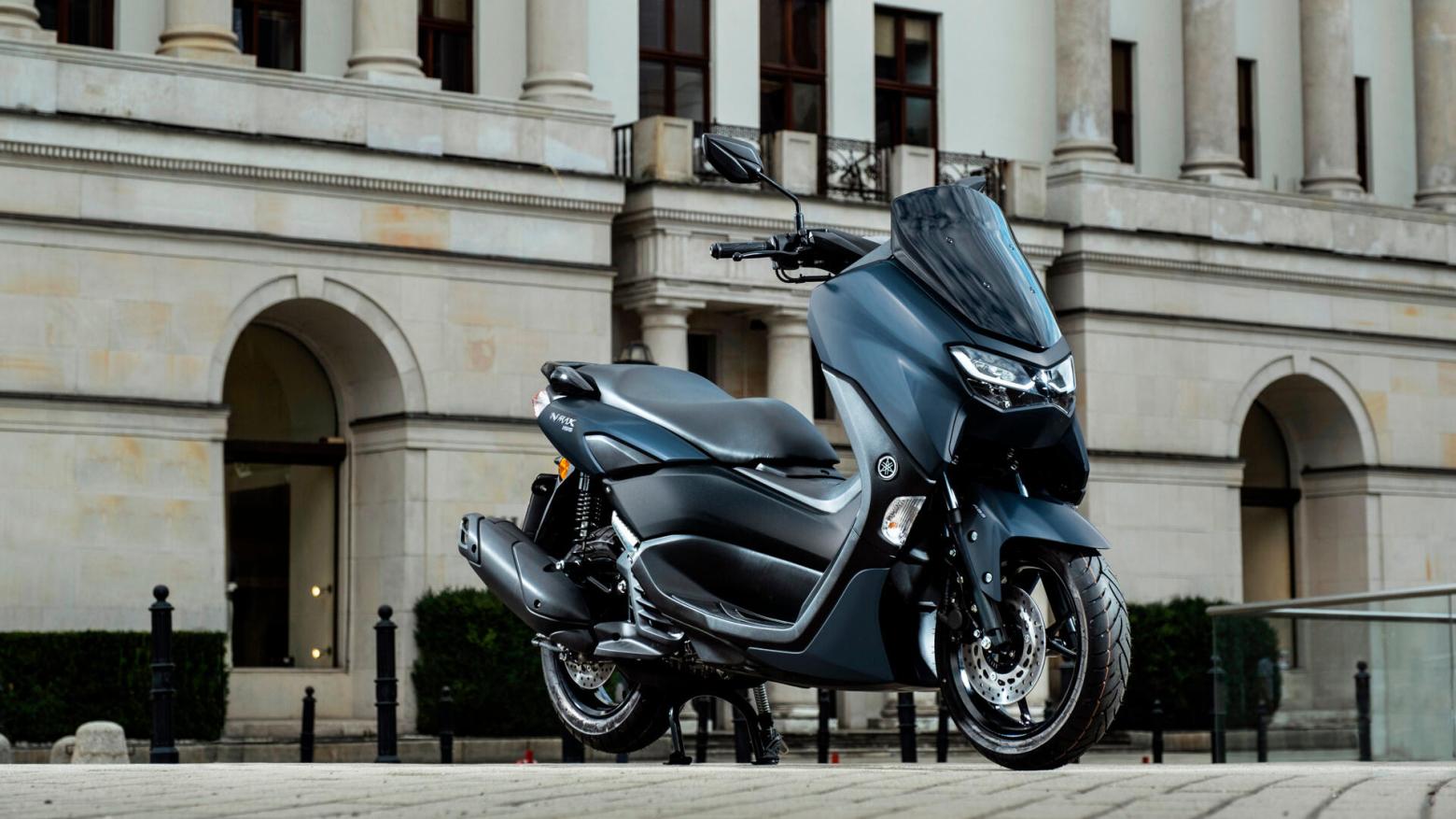 Yamaha NMAX 155 Motosiklet Özellikleri : Yamaha NMAX 155 15.1hp Güç, 14nm. Tork, 130km/h Top Speed, 150cc Motor Hacmi,  Fiyat : 175000TL Fiyat, , 131kg Ağırlık, Ön Arka ABS Hidrolik Tek Disk Fren Fren, 110/70-13M/C 48P  130/70-13M/C 63P 