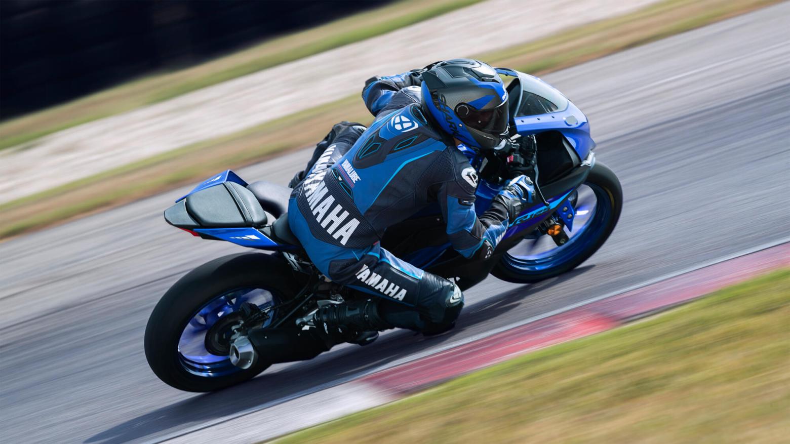 YAMAHA R125 Motosiklet Özellikleri : YAMAHA R125 15hp Güç, 11.5nm. Tork, 135km/h Top Speed, 125cc Motor Hacmi,  Fiyat : 232000TL Fiyat, , 144kg Ağırlık, Ön - Arka (Hidrolik Tekli Fren Diski) Fren, 100/80-17 M/C -  140/70-17 M/C
