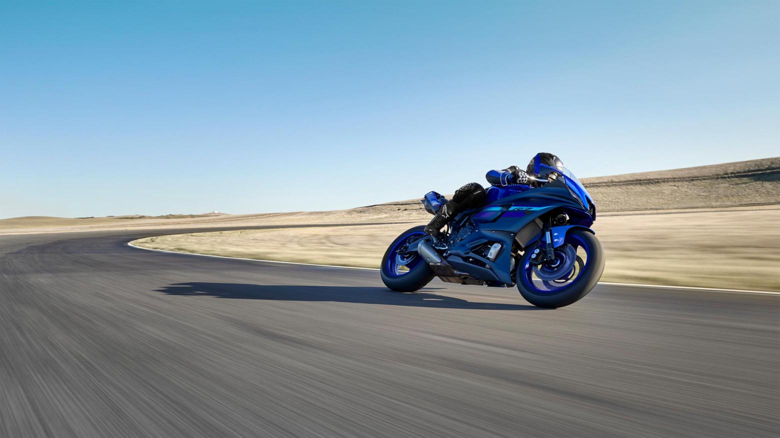Yamaha R7 Motosiklet Özellikleri : Yamaha R7 72.4hp Güç, 67nm. Tork, 235km/h Top Speed, 700cc Motor Hacmi,  Fiyat : 453300TL Fiyat, , 188kg Ağırlık, Ön Arka Disk Abs Fren, 120/70ZR17M/C (58W) 180/55ZR17M/C (73W) T