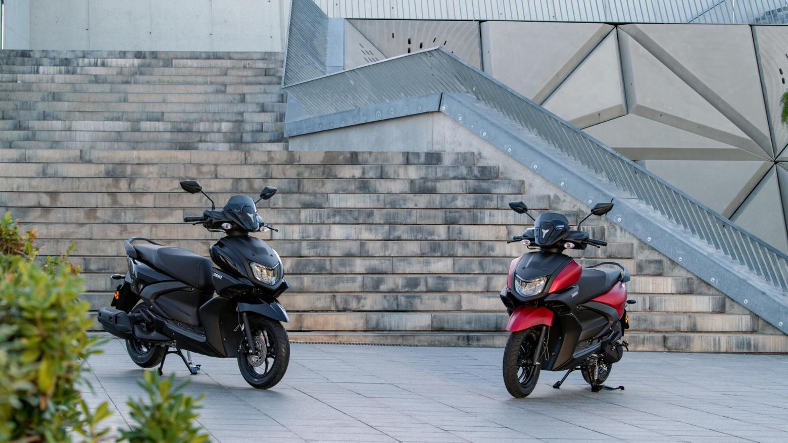 Yamaha RAYZR 125 Motosiklet Özellikleri : Yamaha RAYZR 125 8hp Güç, 9.7nm. Tork, 90km/h Top Speed, 125cc Motor Hacmi,  Fiyat : 99000TL Fiyat, , 99kg Ağırlık, Ön : Hidrolik tek disk Fren Arka :Kampana Fren, Ön : 90/90-12 Arka : 110/90-10 Tubeless