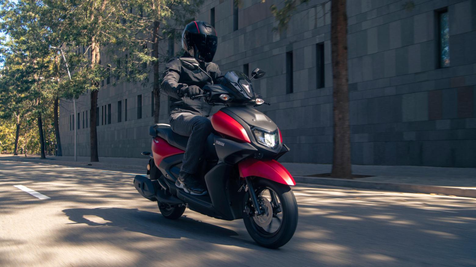 Yamaha RAYZR 125 Motosiklet Özellikleri : Yamaha RAYZR 125 8hp Güç, 9.7nm. Tork, 90km/h Top Speed, 125cc Motor Hacmi,  Fiyat : 99000TL Fiyat, , 99kg Ağırlık, Ön : Hidrolik tek disk Fren Arka :Kampana Fren, Ön : 90/90-12 Arka : 110/90-10 Tubeless