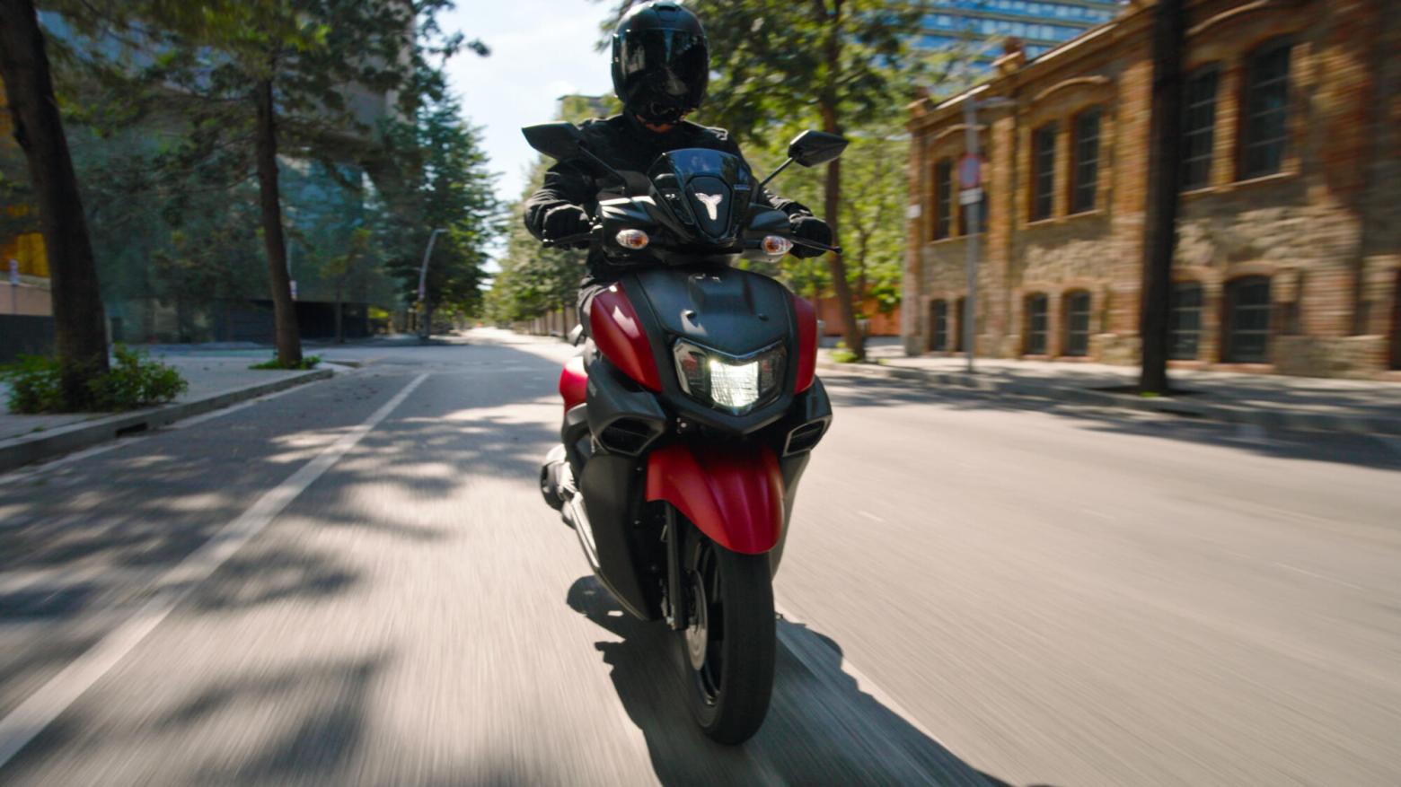 Yamaha RAYZR 125 Motosiklet Özellikleri : Yamaha RAYZR 125 8hp Güç, 9.7nm. Tork, 90km/h Top Speed, 125cc Motor Hacmi,  Fiyat : 99000TL Fiyat, , 99kg Ağırlık, Ön : Hidrolik tek disk Fren Arka :Kampana Fren, Ön : 90/90-12 Arka : 110/90-10 Tubeless