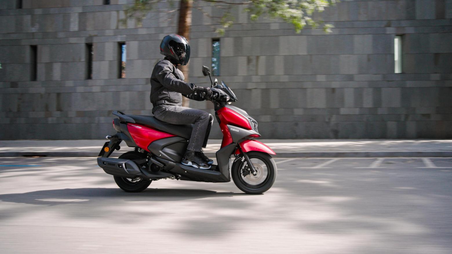 Yamaha RAYZR 125 Motosiklet Özellikleri : Yamaha RAYZR 125 8hp Güç, 9.7nm. Tork, 90km/h Top Speed, 125cc Motor Hacmi,  Fiyat : 99000TL Fiyat, , 99kg Ağırlık, Ön : Hidrolik tek disk Fren Arka :Kampana Fren, Ön : 90/90-12 Arka : 110/90-10 Tubeless