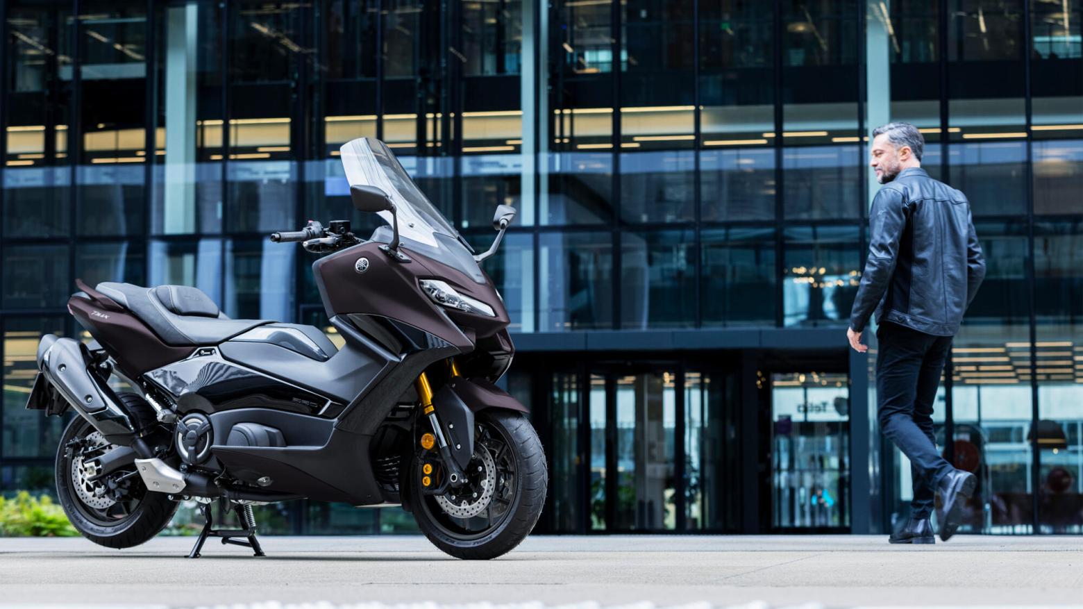 Yamaha TMAX Tech MAX 560 Motosiklet Özellikleri : Yamaha TMAX Tech MAX 560 46.9hp Güç, 55.7nm. Tork, 180km/h Top Speed, 550cc Motor Hacmi,  Fiyat : 792000TL Fiyat, , 220kg Ağırlık, Hidrolik ikili disk freni, Ø 267 mm, Hidrolik tek disk freni, Ø 282 mm Fren, 120/70R15M / C 56H Tubeless, 160/60R15M / C 67H Tubeless
