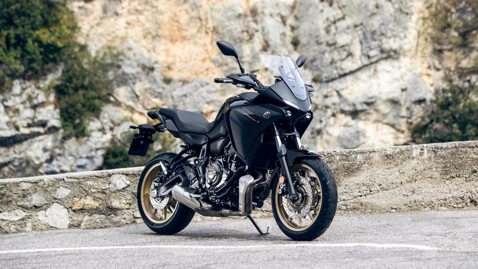 Yamaha TRACER 7 Motosiklet Özellikleri : Yamaha TRACER 7 72.4hp Güç, 67nm. Tork, 220km/h Top Speed, 700cc Motor Hacmi,  Fiyat : 487000TL Fiyat, , 197kg Ağırlık, Ön: Hidrolik çift disk, Ø 298 mm Arka Hidrolik tek disk, Ø 245 mm Fren, 120/70 ZR 17 M/C (58 W), 180/55 R 17 M/C (73 W)