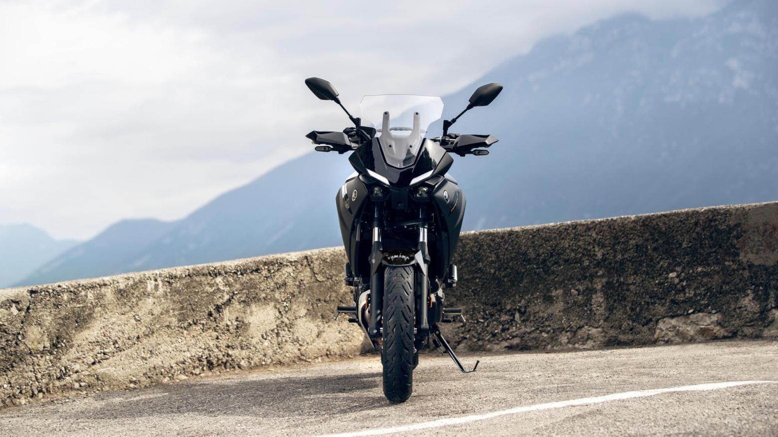 Yamaha TRACER 7 Motosiklet Özellikleri : Yamaha TRACER 7 72.4hp Güç, 67nm. Tork, 220km/h Top Speed, 700cc Motor Hacmi,  Fiyat : 487000TL Fiyat, , 197kg Ağırlık, Ön: Hidrolik çift disk, Ø 298 mm Arka Hidrolik tek disk, Ø 245 mm Fren, 120/70 ZR 17 M/C (58 W), 180/55 R 17 M/C (73 W)