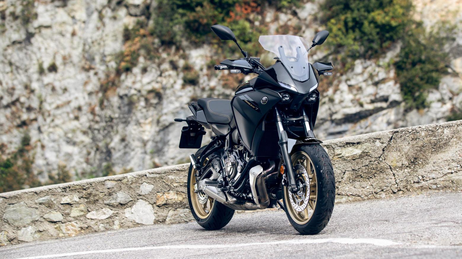 Yamaha TRACER 7 Motosiklet Özellikleri : Yamaha TRACER 7 72.4hp Güç, 67nm. Tork, 220km/h Top Speed, 700cc Motor Hacmi,  Fiyat : 487000TL Fiyat, , 197kg Ağırlık, Ön: Hidrolik çift disk, Ø 298 mm Arka Hidrolik tek disk, Ø 245 mm Fren, 120/70 ZR 17 M/C (58 W), 180/55 R 17 M/C (73 W)