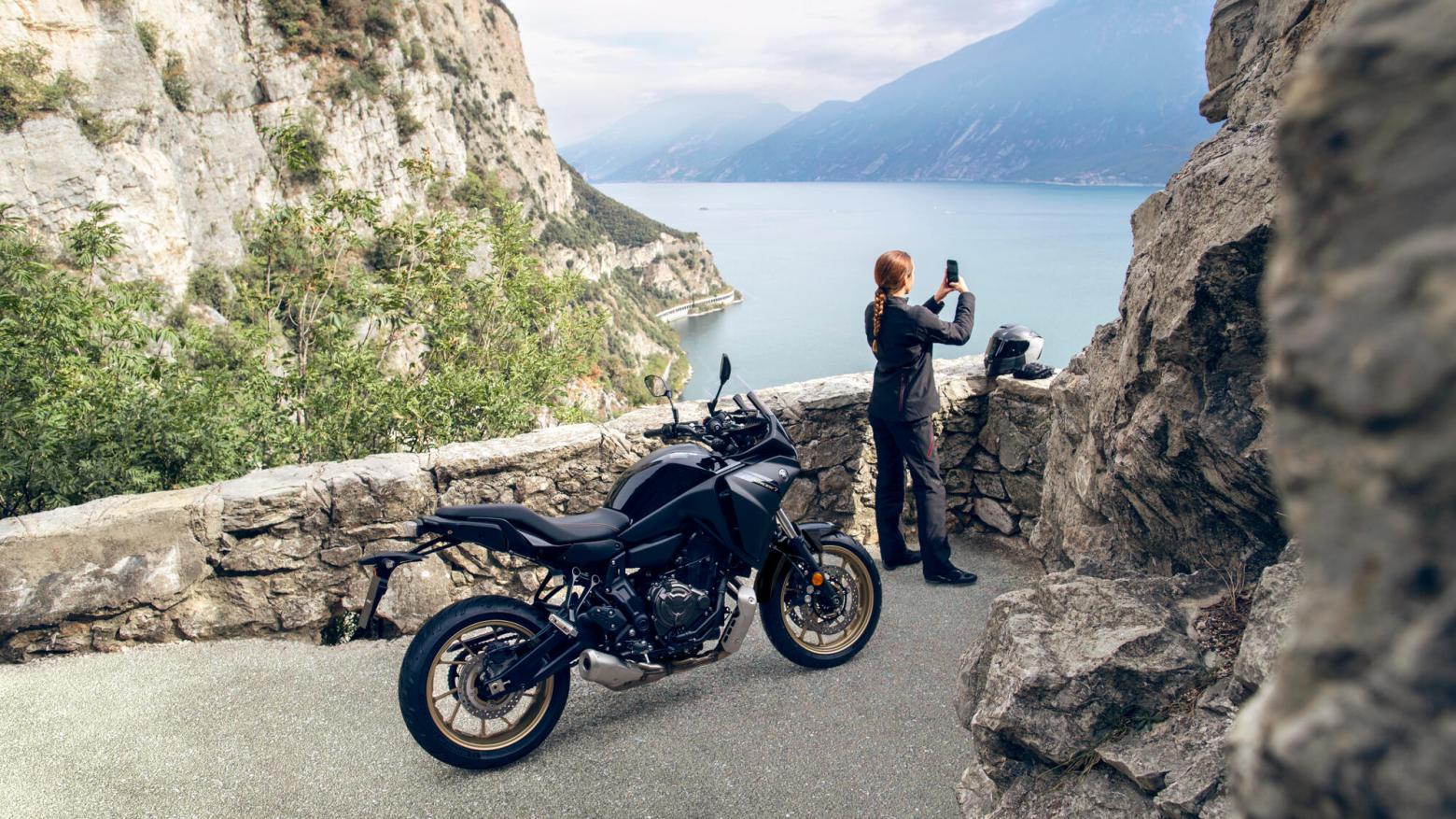 Yamaha TRACER 7 Motosiklet Özellikleri : Yamaha TRACER 7 72.4hp Güç, 67nm. Tork, 220km/h Top Speed, 700cc Motor Hacmi,  Fiyat : 487000TL Fiyat, , 197kg Ağırlık, Ön: Hidrolik çift disk, Ø 298 mm Arka Hidrolik tek disk, Ø 245 mm Fren, 120/70 ZR 17 M/C (58 W), 180/55 R 17 M/C (73 W)