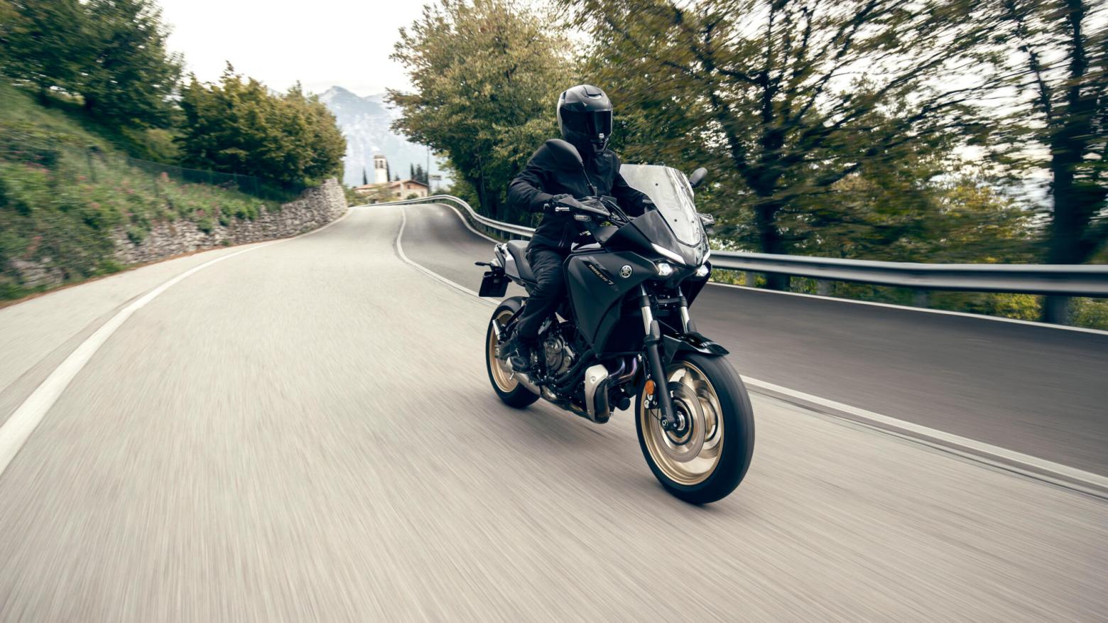 Yamaha TRACER 7 Motosiklet Özellikleri : Yamaha TRACER 7 72.4hp Güç, 67nm. Tork, 220km/h Top Speed, 700cc Motor Hacmi,  Fiyat : 487000TL Fiyat, , 197kg Ağırlık, Ön: Hidrolik çift disk, Ø 298 mm Arka Hidrolik tek disk, Ø 245 mm Fren, 120/70 ZR 17 M/C (58 W), 180/55 R 17 M/C (73 W)