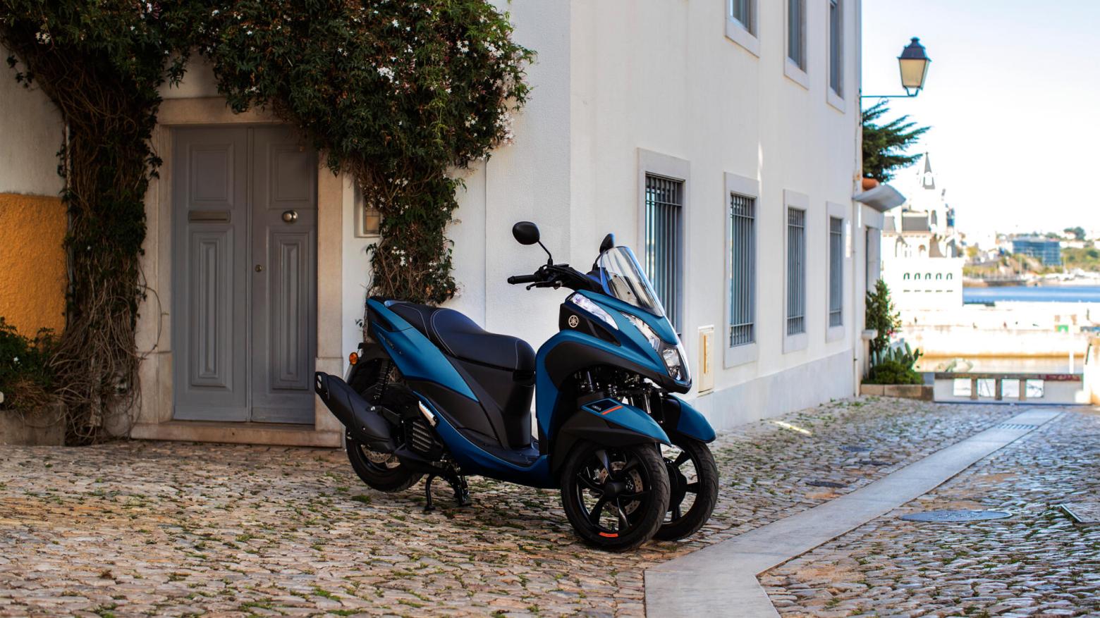 Yamaha Tricity 155 Motosiklet Özellikleri : Yamaha Tricity 155 14.8hp Güç, 14nm. Tork, 100km/h Top Speed, 150cc Motor Hacmi,  Fiyat : 204500TL Fiyat, , 172kg Ağırlık, Hidrolik disk freni, Hidrolik tek disk freni Fren, 90/80-14M/C 43P Tubeless, 130/70-13M/C 63P Tubeless