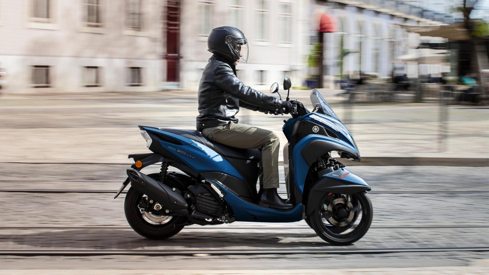 Yamaha Tricity 155 Motosiklet Özellikleri : Yamaha Tricity 155 14.8hp Güç, 14nm. Tork, 100km/h Top Speed, 150cc Motor Hacmi,  Fiyat : 204500TL Fiyat, , 172kg Ağırlık, Hidrolik disk freni, Hidrolik tek disk freni Fren, 90/80-14M/C 43P Tubeless, 130/70-13M/C 63P Tubeless