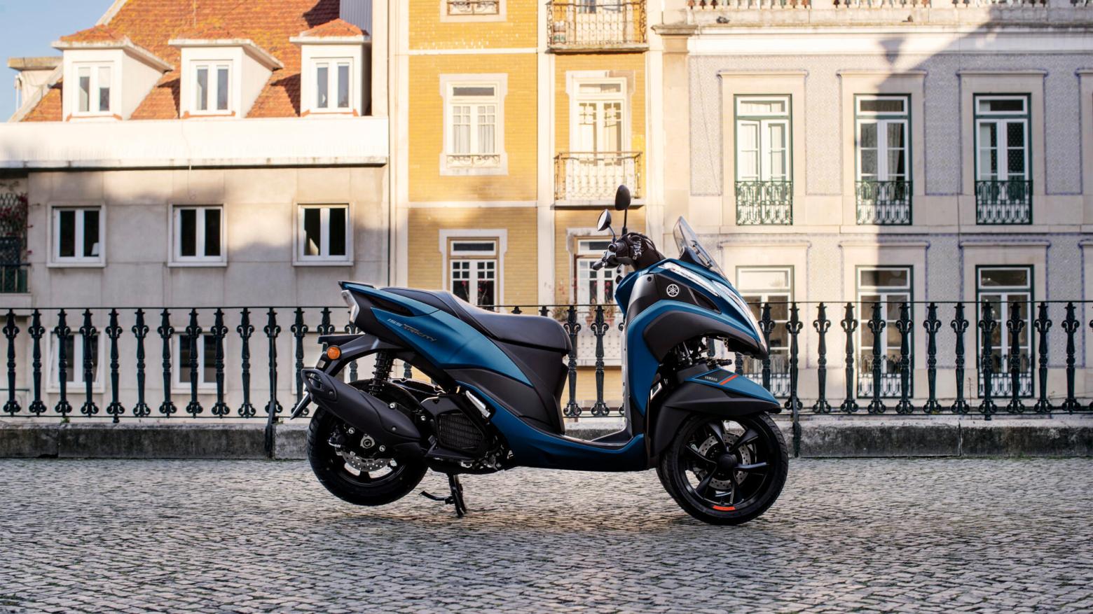 Yamaha Tricity 155 Motosiklet Özellikleri : Yamaha Tricity 155 14.8hp Güç, 14nm. Tork, 100km/h Top Speed, 150cc Motor Hacmi,  Fiyat : 204500TL Fiyat, , 172kg Ağırlık, Hidrolik disk freni, Hidrolik tek disk freni Fren, 90/80-14M/C 43P Tubeless, 130/70-13M/C 63P Tubeless