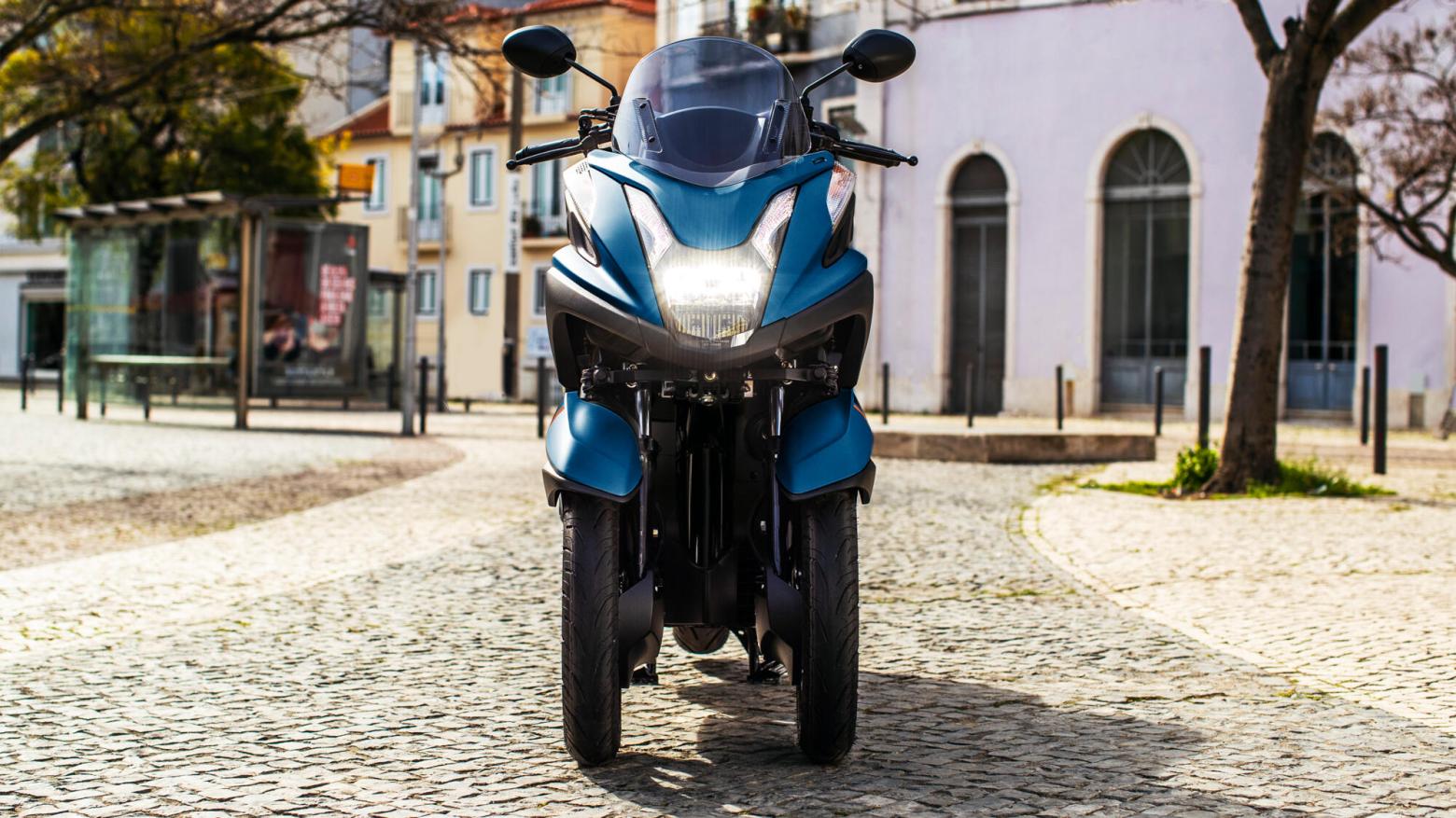 Yamaha Tricity 155 Motosiklet Özellikleri : Yamaha Tricity 155 14.8hp Güç, 14nm. Tork, 100km/h Top Speed, 150cc Motor Hacmi,  Fiyat : 204500TL Fiyat, , 172kg Ağırlık, Hidrolik disk freni, Hidrolik tek disk freni Fren, 90/80-14M/C 43P Tubeless, 130/70-13M/C 63P Tubeless