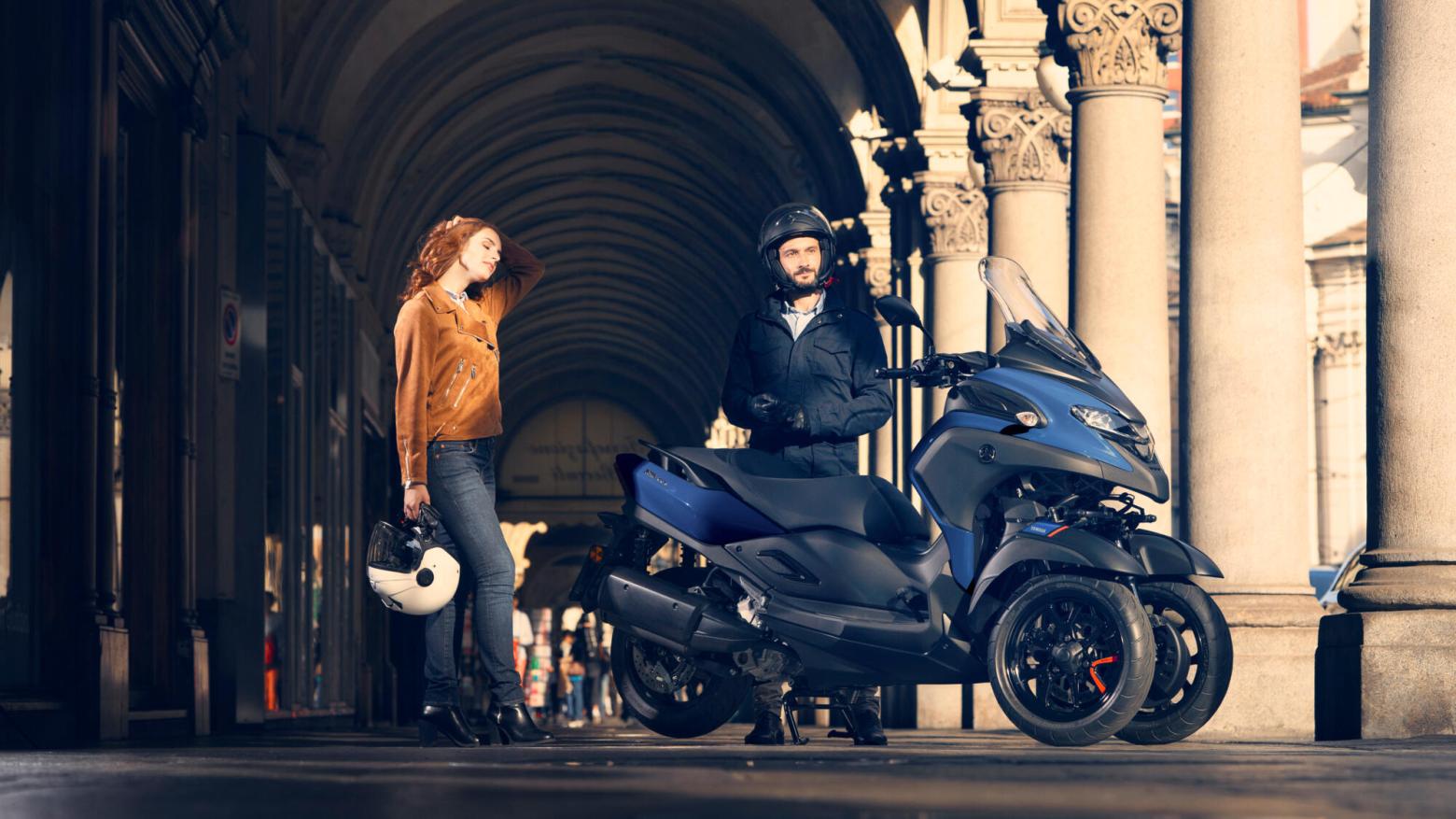 Yamaha Tricity 300 Motosiklet Özellikleri : Yamaha Tricity 300 27.3hp Güç, 29nm. Tork, 160km/h Top Speed, 300cc Motor Hacmi,  Fiyat : 463500TL Fiyat, , 239kg Ağırlık, Hidrolik disk freni, Ø 267 mm, Hidrolik tek disk freni, Ø 267 mm Fren, 120/70-14M/C 55P Tubeless, 140/70-14M/C 62P Tubeless
