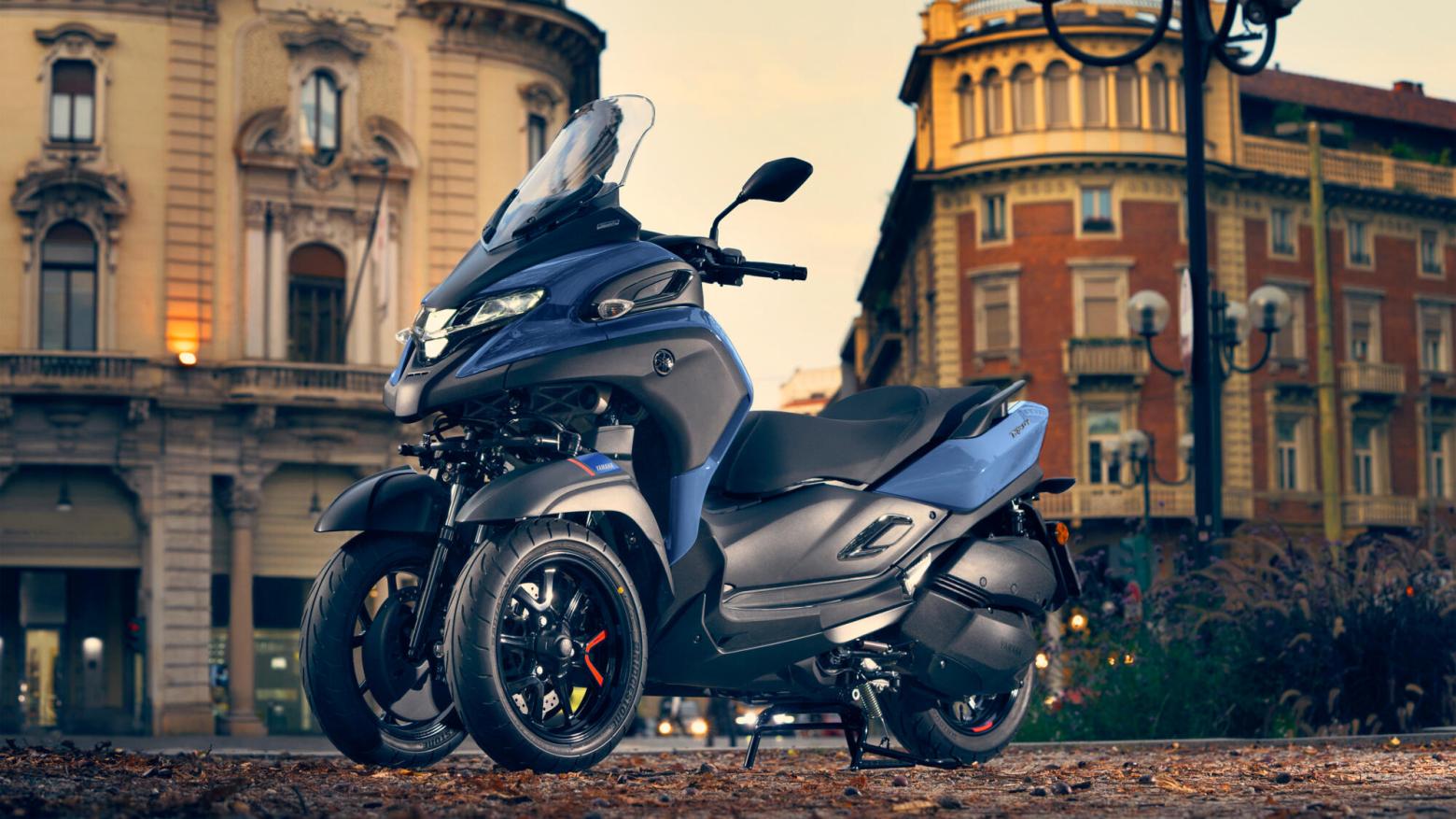 Yamaha Tricity 300 Motosiklet Özellikleri : Yamaha Tricity 300 27.3hp Güç, 29nm. Tork, 160km/h Top Speed, 300cc Motor Hacmi,  Fiyat : 463500TL Fiyat, , 239kg Ağırlık, Hidrolik disk freni, Ø 267 mm, Hidrolik tek disk freni, Ø 267 mm Fren, 120/70-14M/C 55P Tubeless, 140/70-14M/C 62P Tubeless