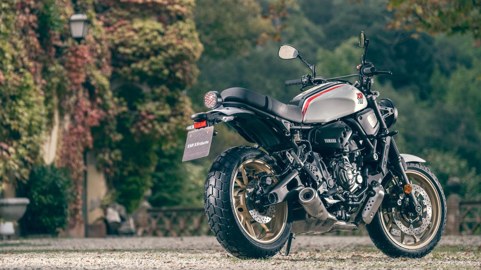 Yamaha XSR700 XTribute Motosiklet Özellikleri : Yamaha XSR700 XTribute 72.4hp Güç, 67nm. Tork, 215km/h Top Speed, 700cc Motor Hacmi,  Fiyat : 465000TL Fiyat, , 190kg Ağırlık, Ön Arka Disk Abs Fren, 120/70 ZR 17M/C(58W) Tubeless, 180/55 ZR 17M/C(73W) Tubeless