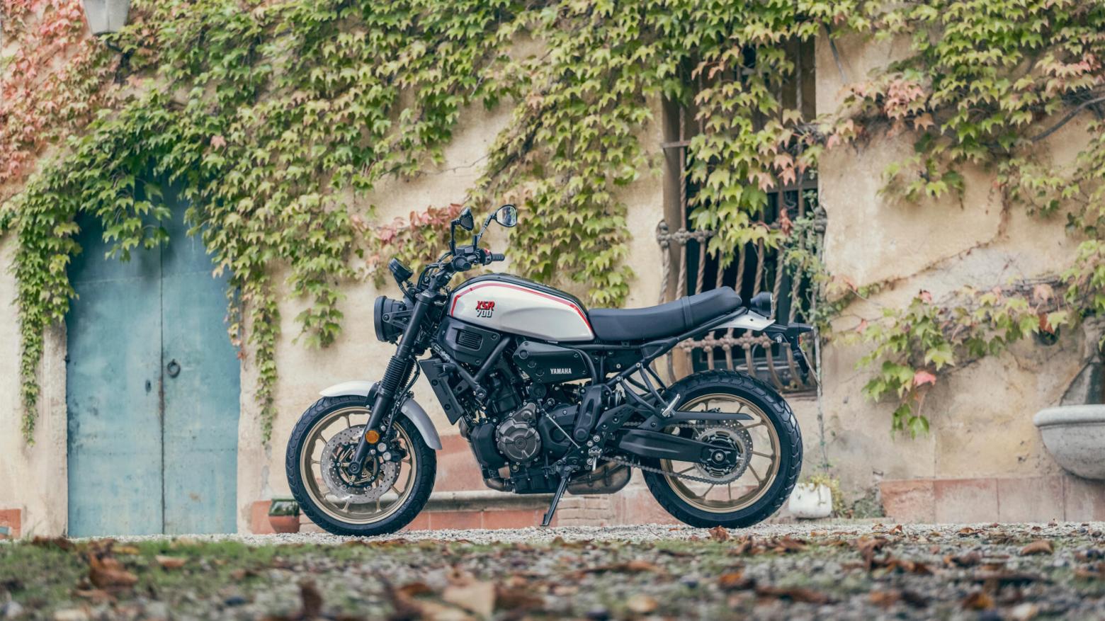 Yamaha XSR700 XTribute Motosiklet Özellikleri : Yamaha XSR700 XTribute 72.4hp Güç, 67nm. Tork, 215km/h Top Speed, 700cc Motor Hacmi,  Fiyat : 465000TL Fiyat, , 190kg Ağırlık, Ön Arka Disk Abs Fren, 120/70 ZR 17M/C(58W) Tubeless, 180/55 ZR 17M/C(73W) Tubeless