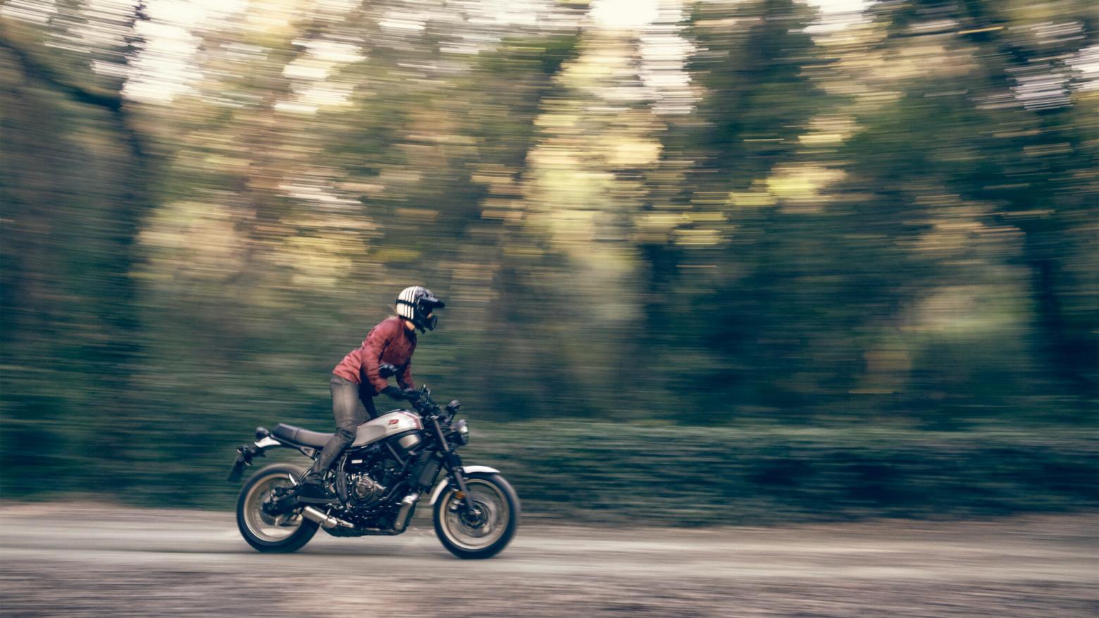 Yamaha XSR700 XTribute Motosiklet Özellikleri : Yamaha XSR700 XTribute 72.4hp Güç, 67nm. Tork, 215km/h Top Speed, 700cc Motor Hacmi,  Fiyat : 465000TL Fiyat, , 190kg Ağırlık, Ön Arka Disk Abs Fren, 120/70 ZR 17M/C(58W) Tubeless, 180/55 ZR 17M/C(73W) Tubeless