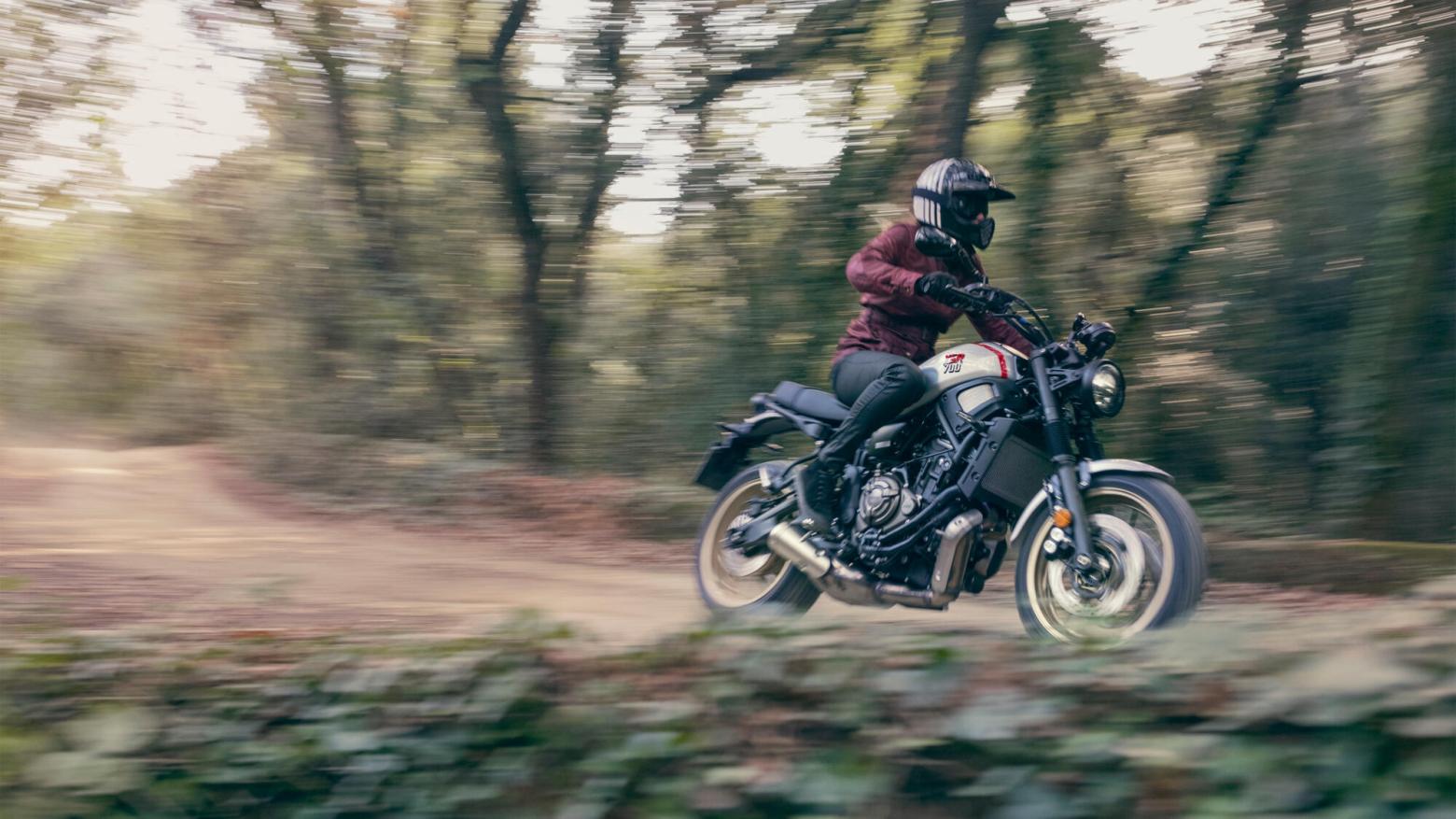 Yamaha XSR700 XTribute Motosiklet Özellikleri : Yamaha XSR700 XTribute 72.4hp Güç, 67nm. Tork, 215km/h Top Speed, 700cc Motor Hacmi,  Fiyat : 465000TL Fiyat, , 190kg Ağırlık, Ön Arka Disk Abs Fren, 120/70 ZR 17M/C(58W) Tubeless, 180/55 ZR 17M/C(73W) Tubeless