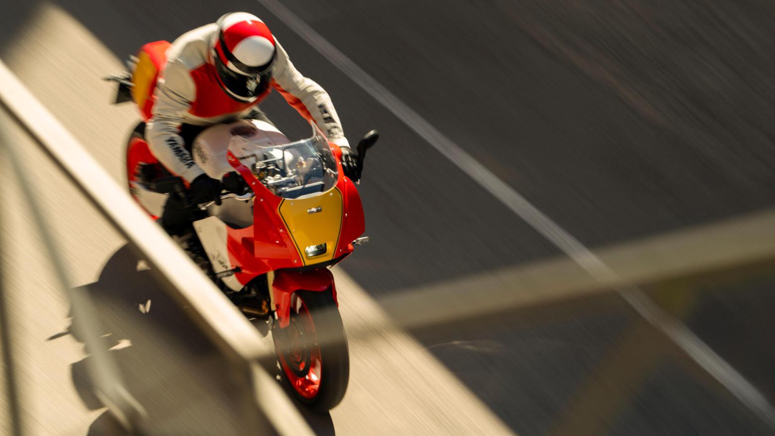Yamaha XSR900 GP Motosiklet Özellikleri : Yamaha XSR900 GP 117.3hp Güç, 93nm. Tork, 255km/h Top Speed, 900cc Motor Hacmi,  Fiyat : 686000TL Fiyat, , 200kg Ağırlık, Ön fren  Hidrolik çift disk freni, Ø 298 mm Arka fren  Hidrolik, tek disk freni, Ø 245 mm Fren, Ön lastik  120/70ZR17M/C (58W) Tubeless Arka lastik  180/55ZR17M/C (73W) Tubeless